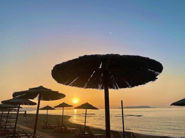 Mikes On The Beach Hersonissos  Exterior photo